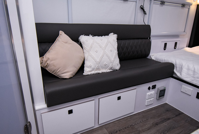 15ft Hybrid Caravan for Couple